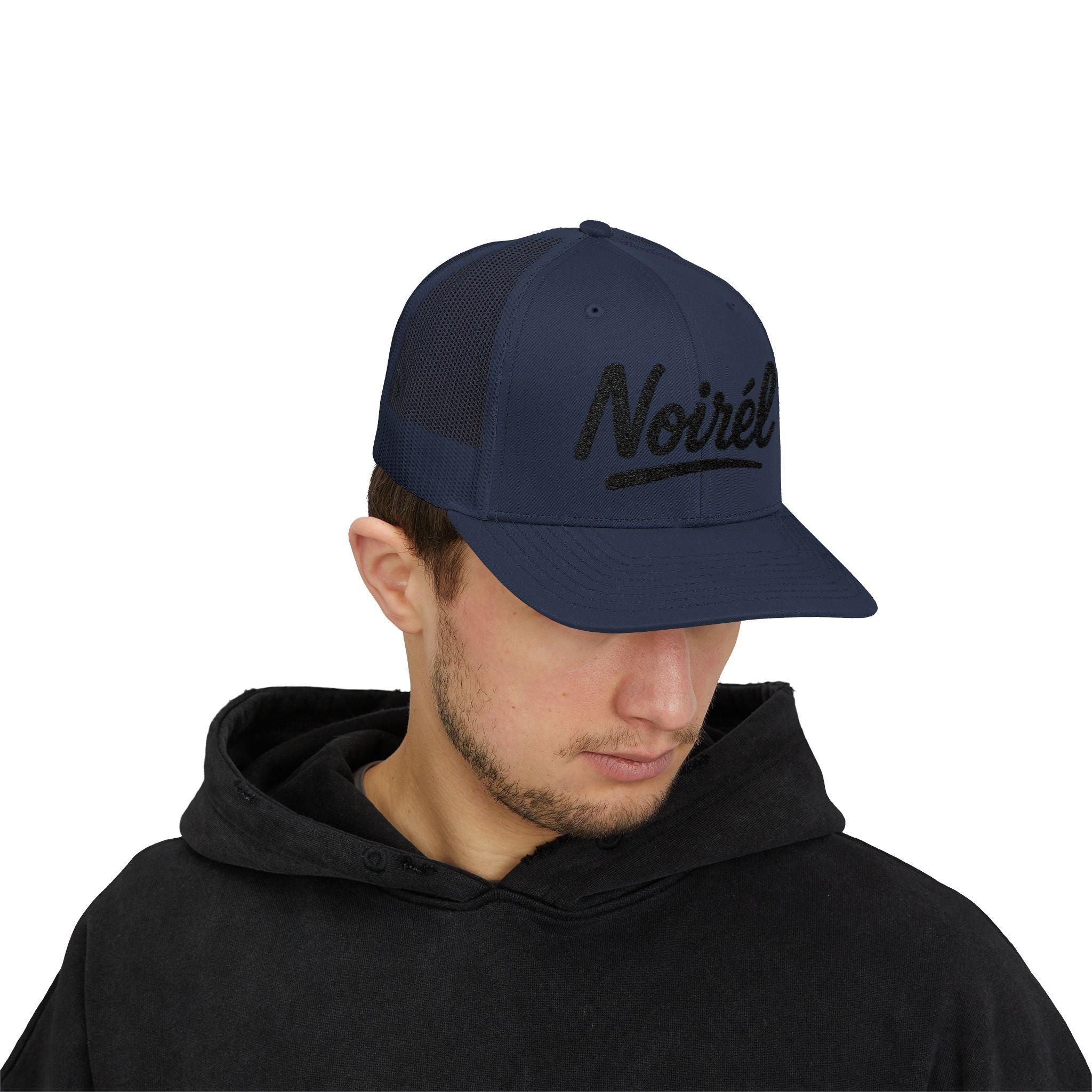 NOIRÉL Trucker Cap – Black Script