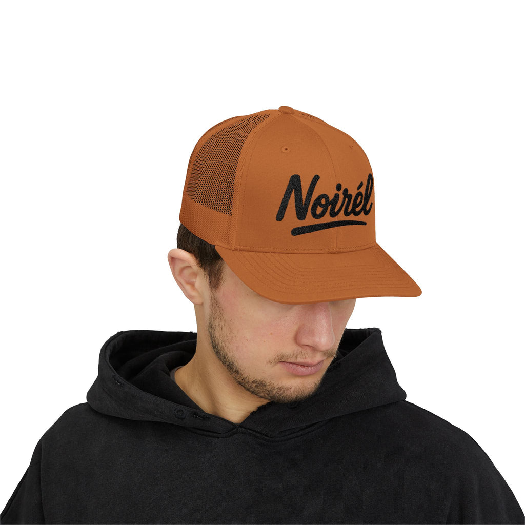 NOIRÉL Trucker Cap – Black Script