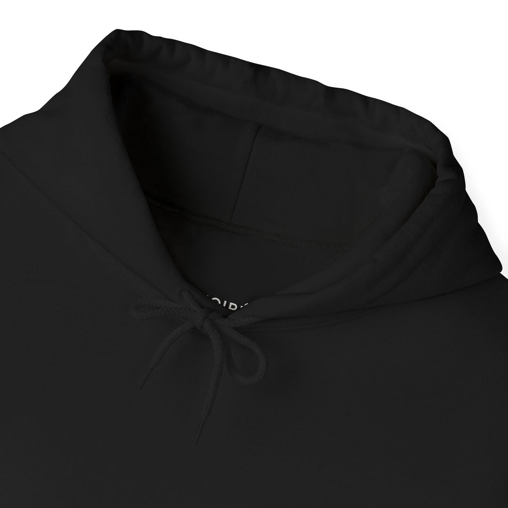 NOIRÉL Script Hoodie – Weiß gesticktes Logo