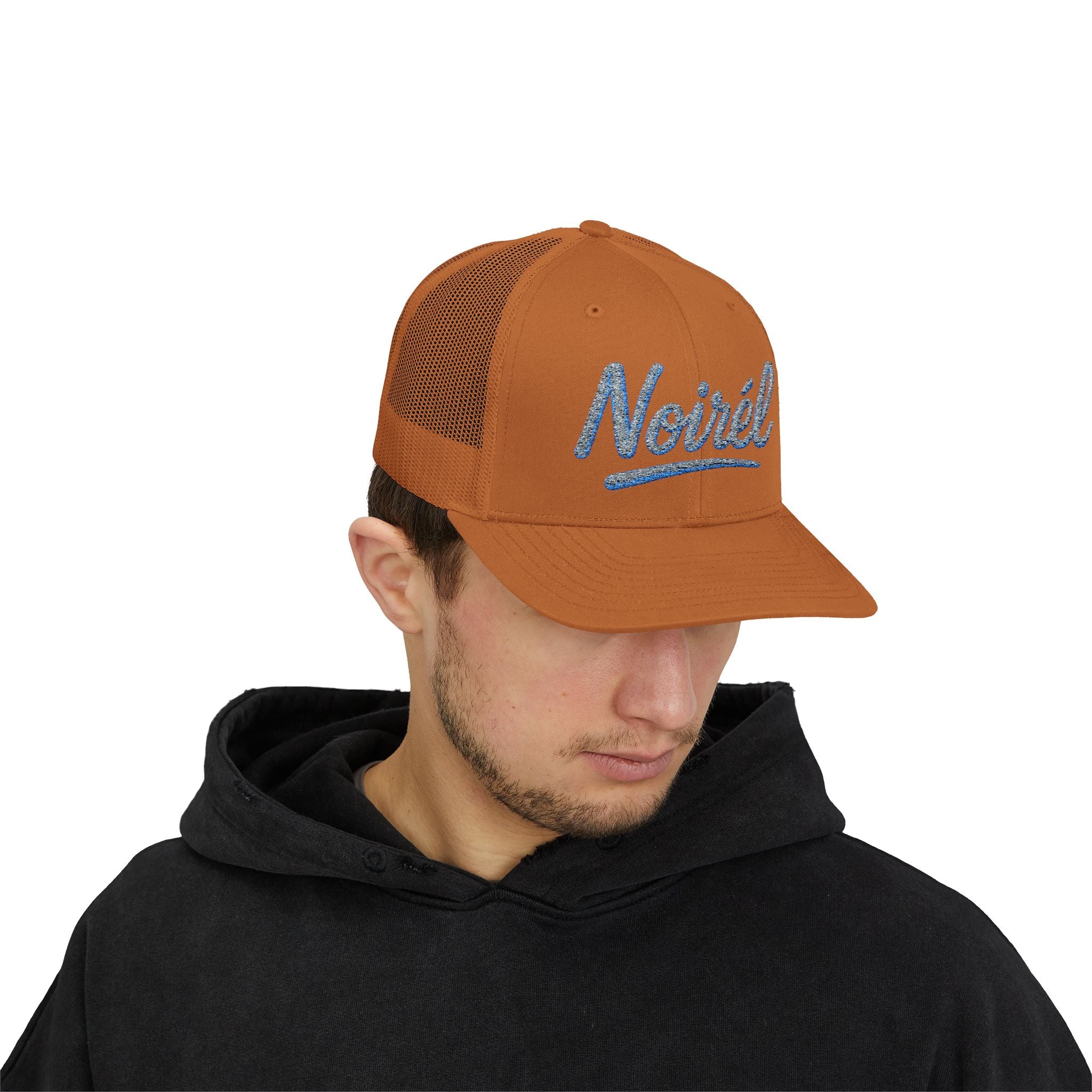 NOIRÉL Trucker Cap – Light Blue Script