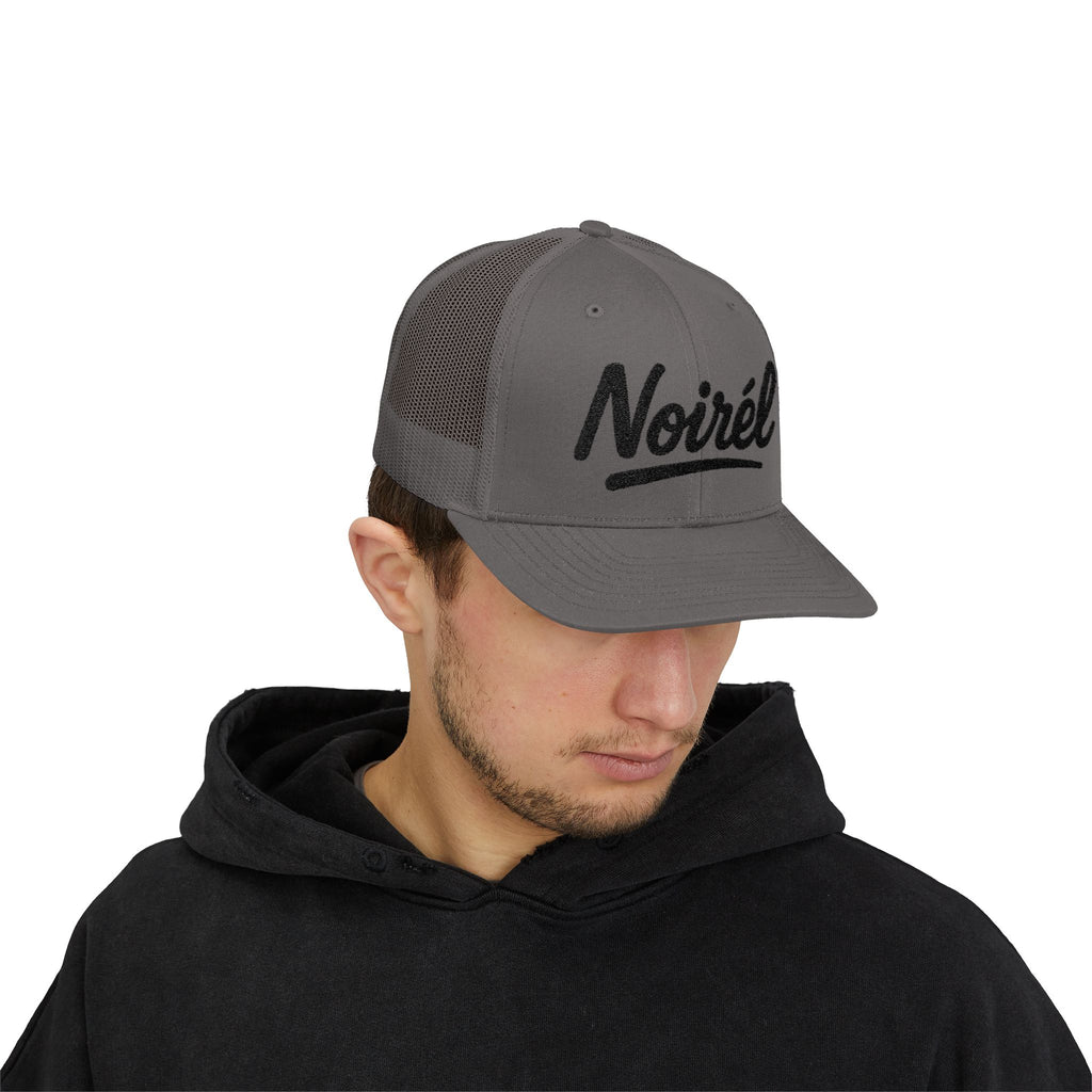 NOIRÉL Trucker Cap – Black Script