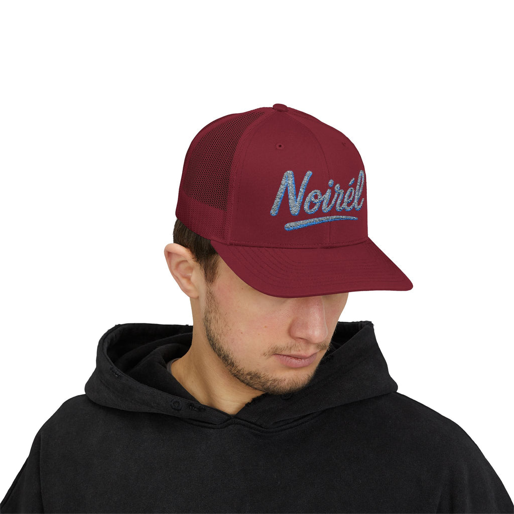 NOIRÉL Trucker Cap – Light Blue Script