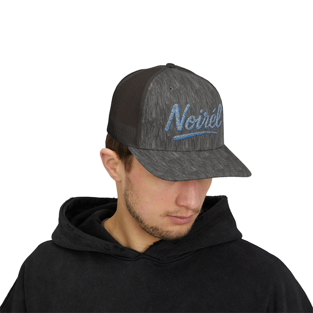NOIRÉL Trucker Cap – Light Blue Script