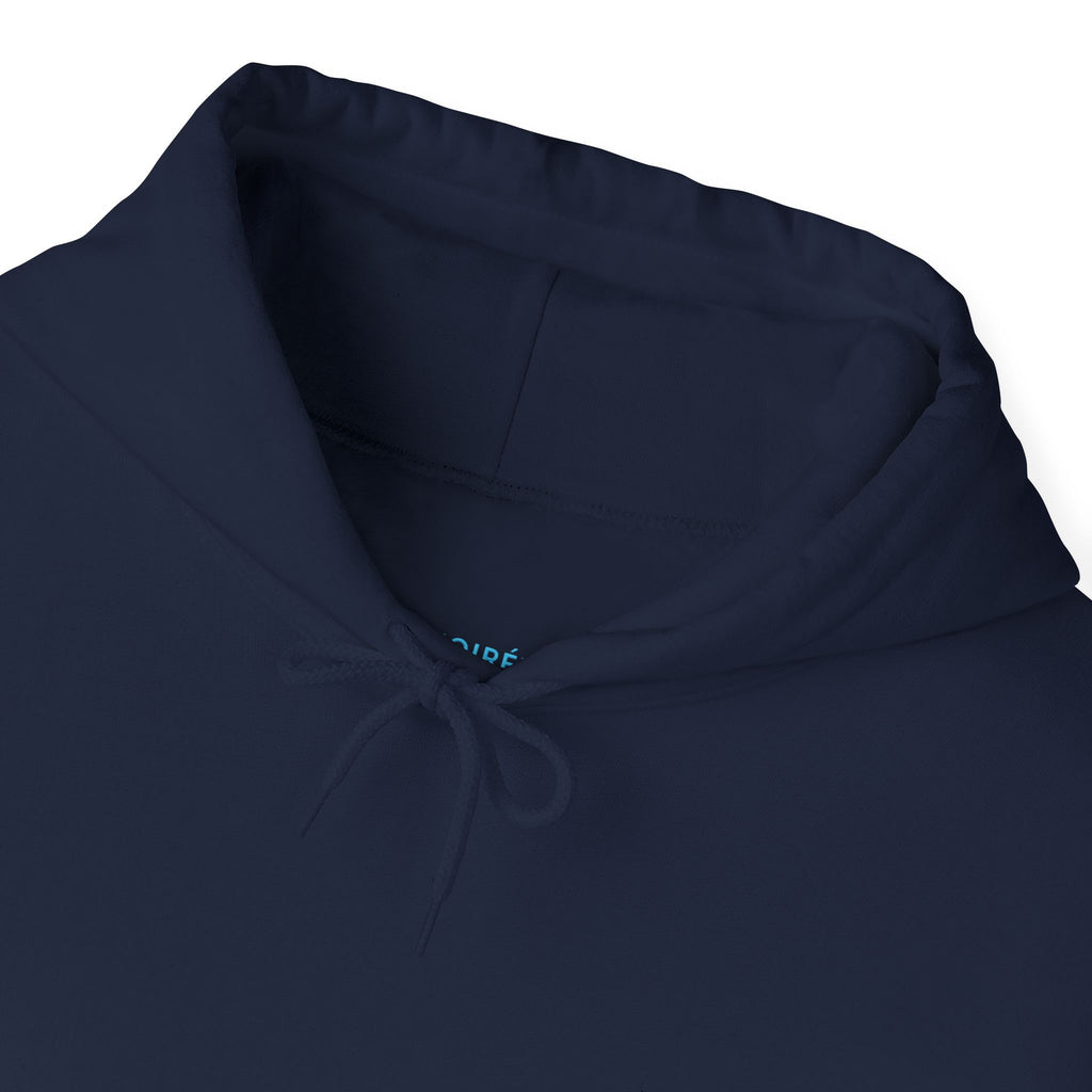 NOIRÉL Script Hoodie – Hellblau gesticktes Logo