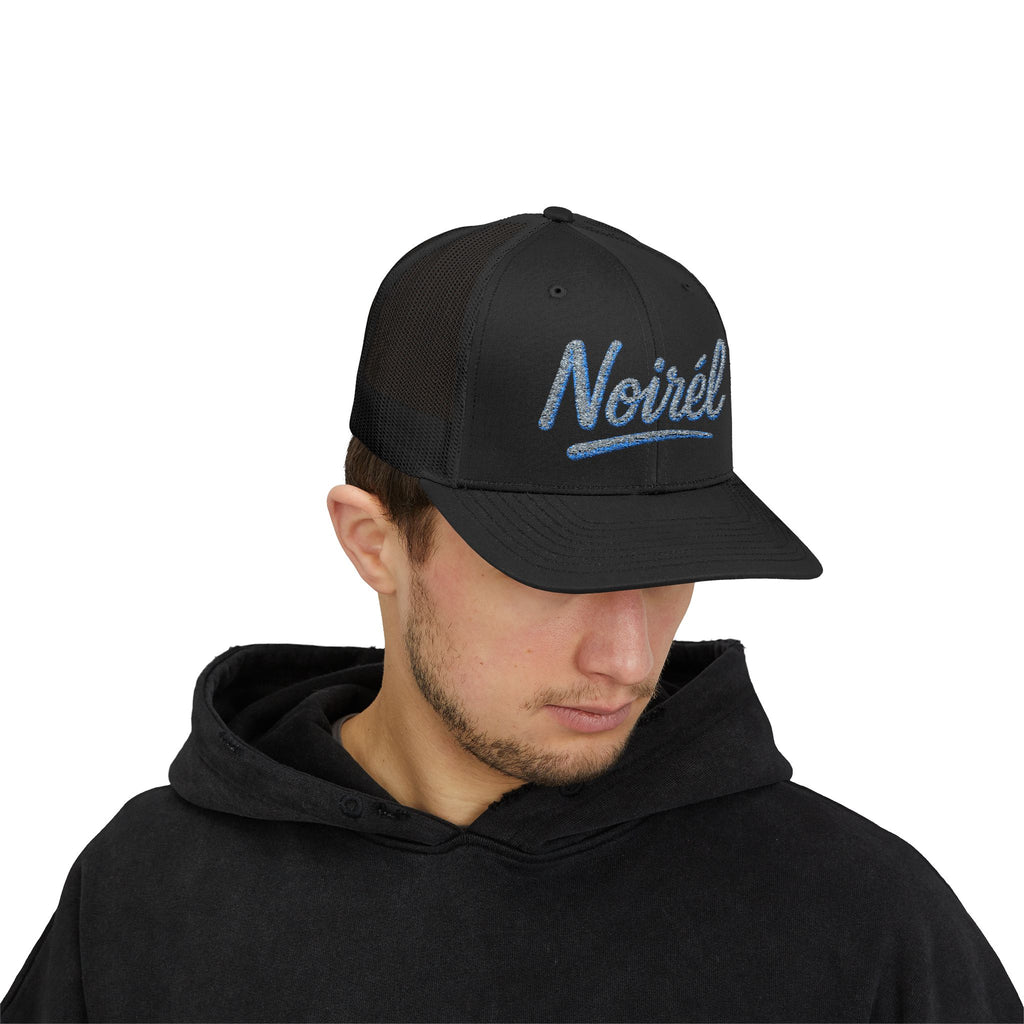 NOIRÉL Trucker Cap – Light Blue Script
