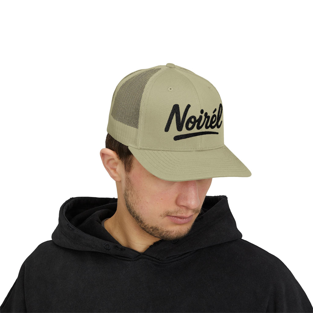 NOIRÉL Trucker Cap – Black Script
