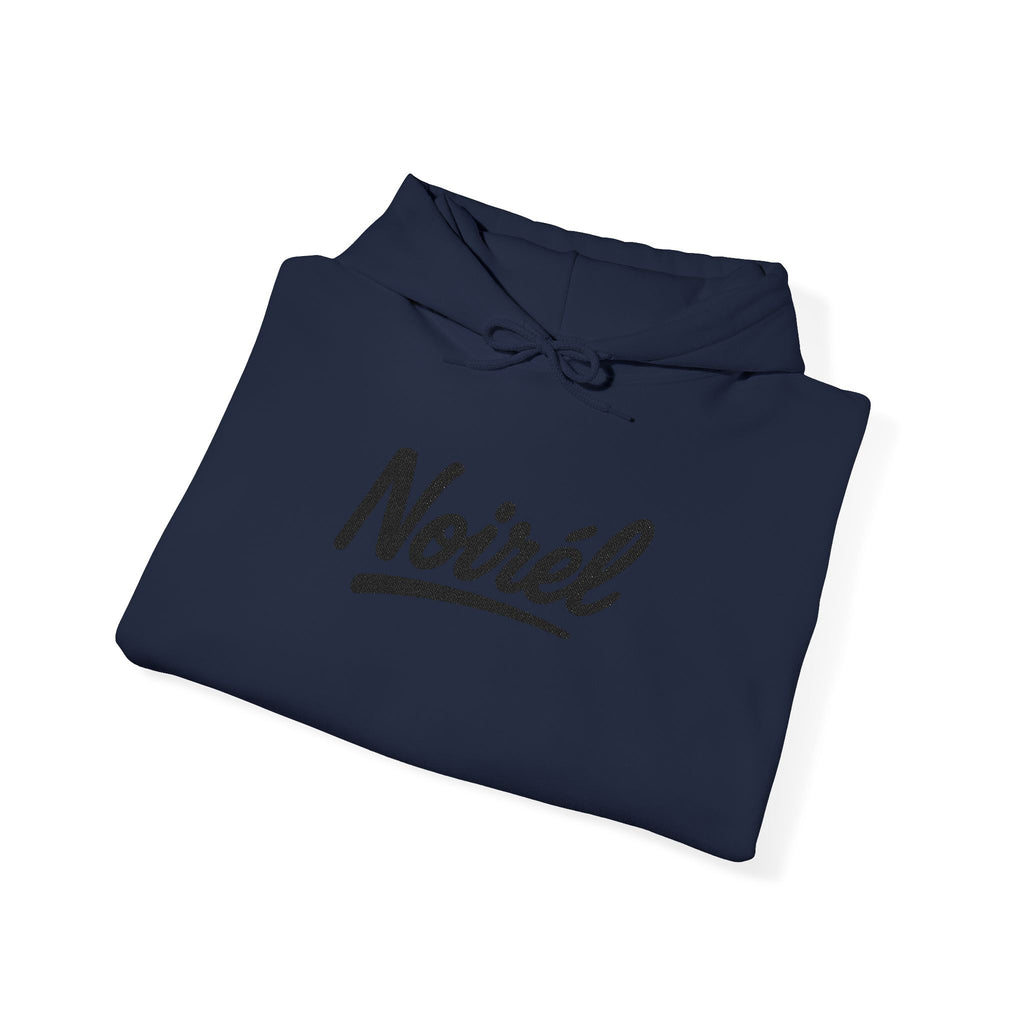 NOIRÉL Script Hoodie – Schwarz gesticktes Logo
