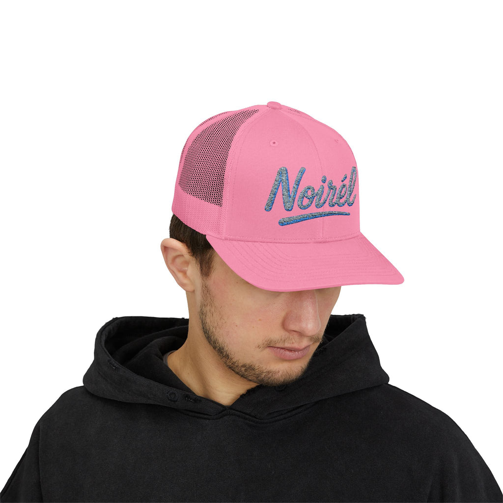 NOIRÉL Trucker Cap – Light Blue Script