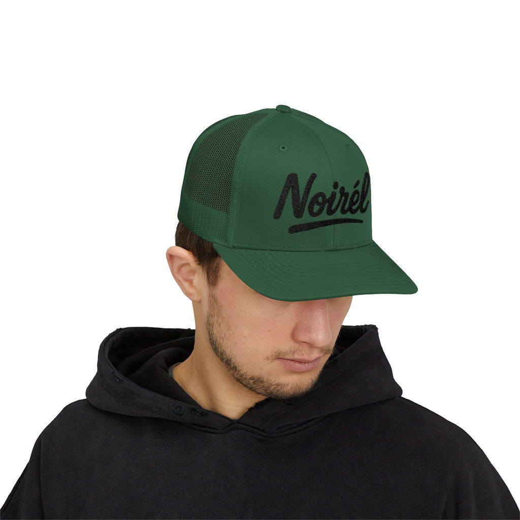 NOIRÉL Trucker Cap – Black Script